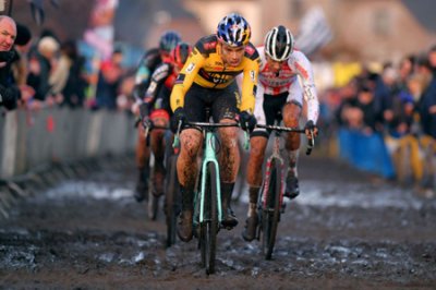 Van Aert in fila per partecipare ai campionati del mondo di cicl